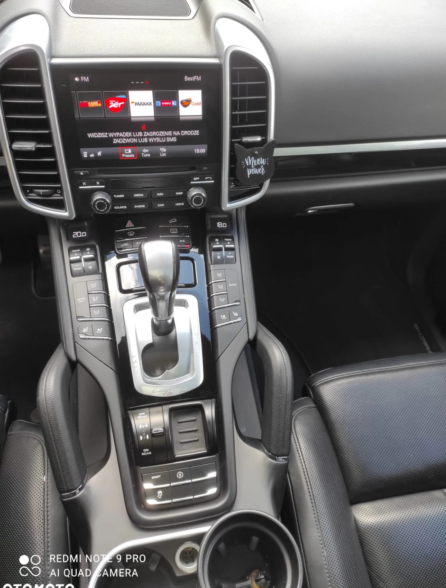 Porsche Cayenne cena 165000 przebieg: 88000, rok produkcji 2017 z Poznań małe 277
